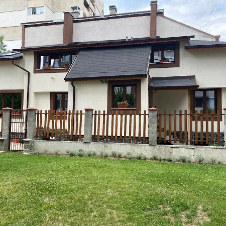 Family House - Free Parking Penzion 3*